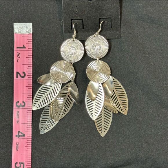 Fashion Silver Toned Large Leaf drop Shaped Dangle Earrings Fish Hook - Picture 3 of 3